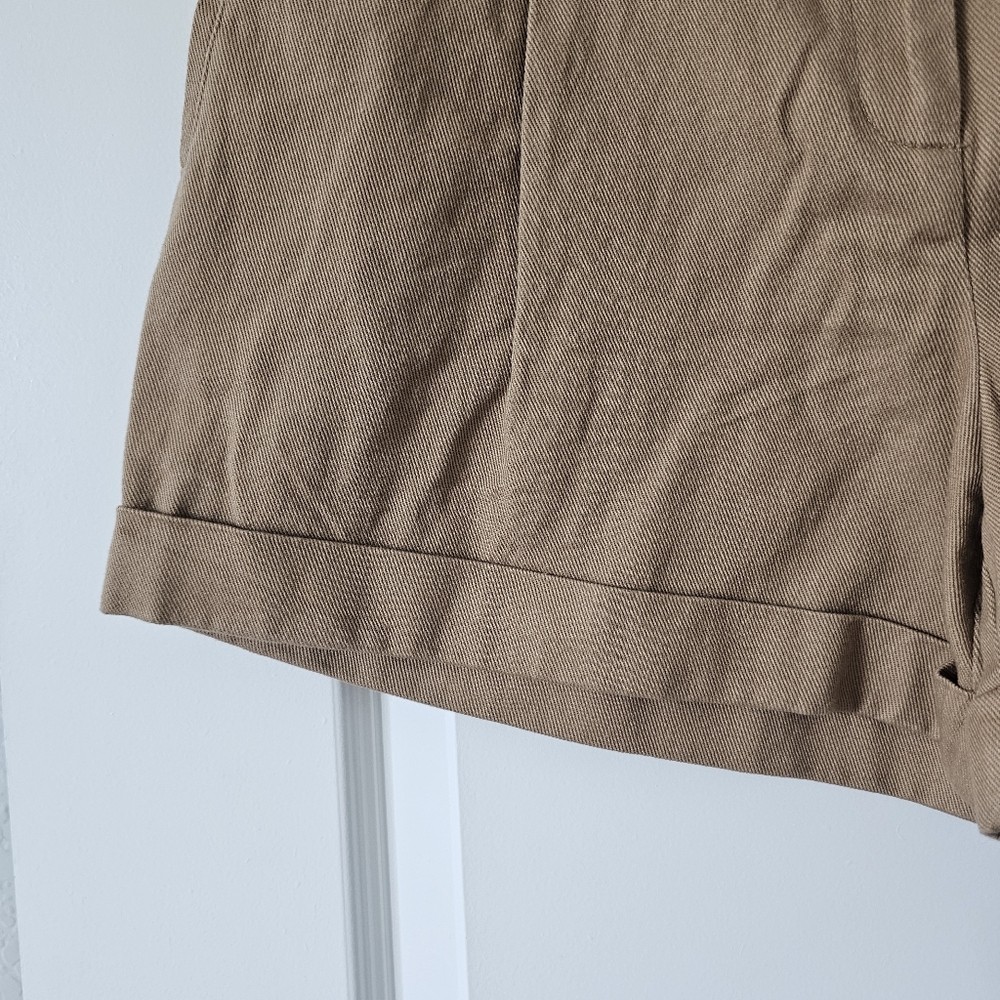 High Waist Pleated Tan Women Shorts Size 10 - Picture 5 of 11